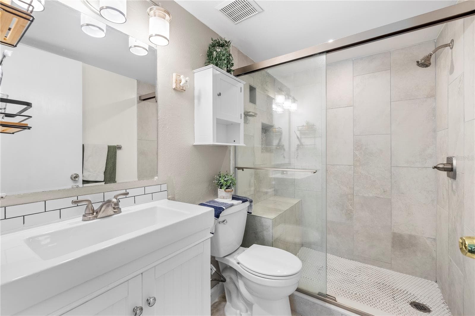Condominium at 3016 BONAVENTURE CIR #104, PALM HARBOR, photo 23 of 39