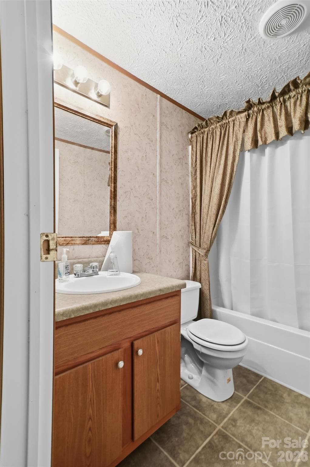 Single Family Residence at 212 Alexia Lane, Grover, photo 9 of 12