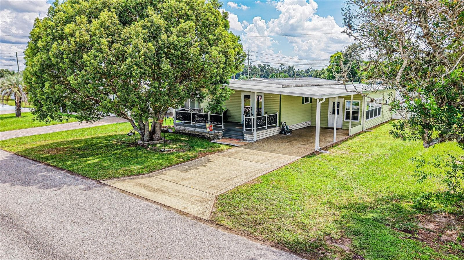 Manufactured Home at 36952 GRACE AVE, ZEPHYRHILLS, photo 2 of 54