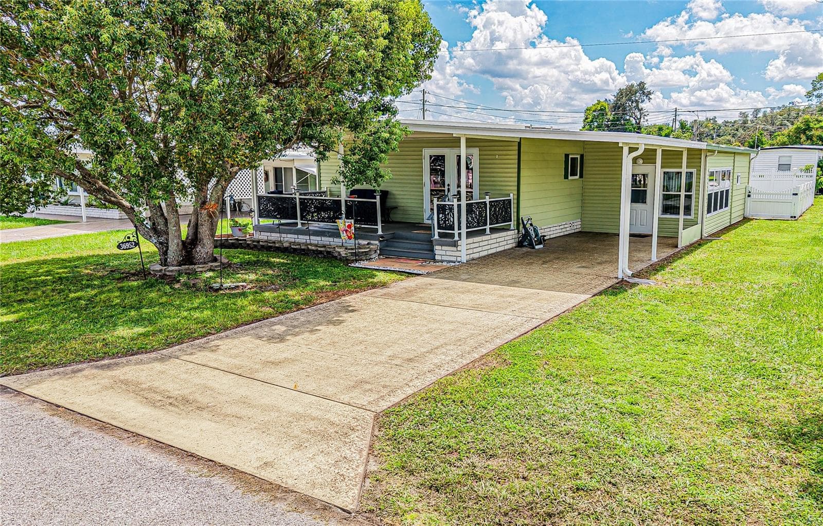 Manufactured Home at 36952 GRACE AVE, ZEPHYRHILLS, photo 3 of 54