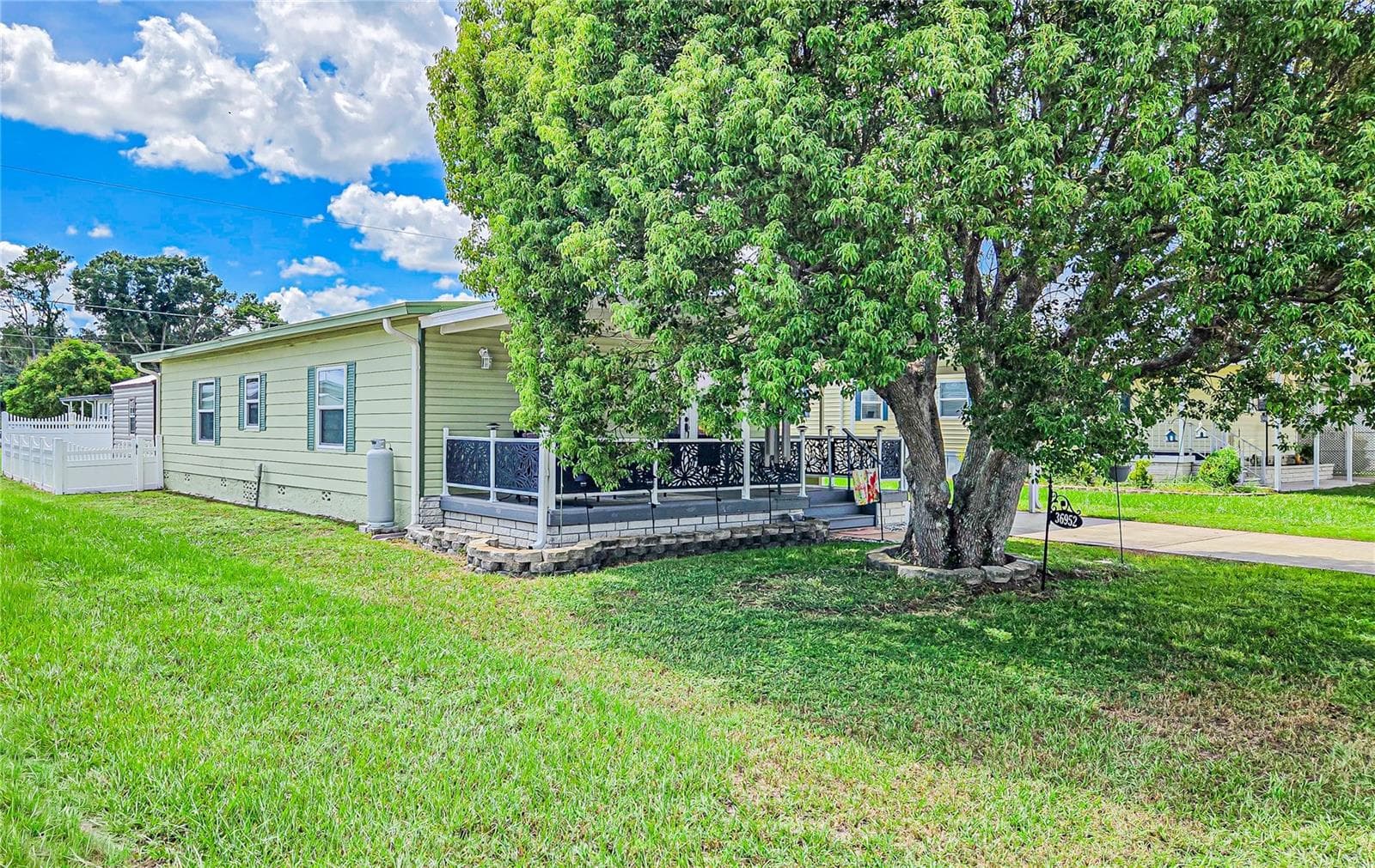 Manufactured Home at 36952 GRACE AVE, ZEPHYRHILLS, photo 4 of 54
