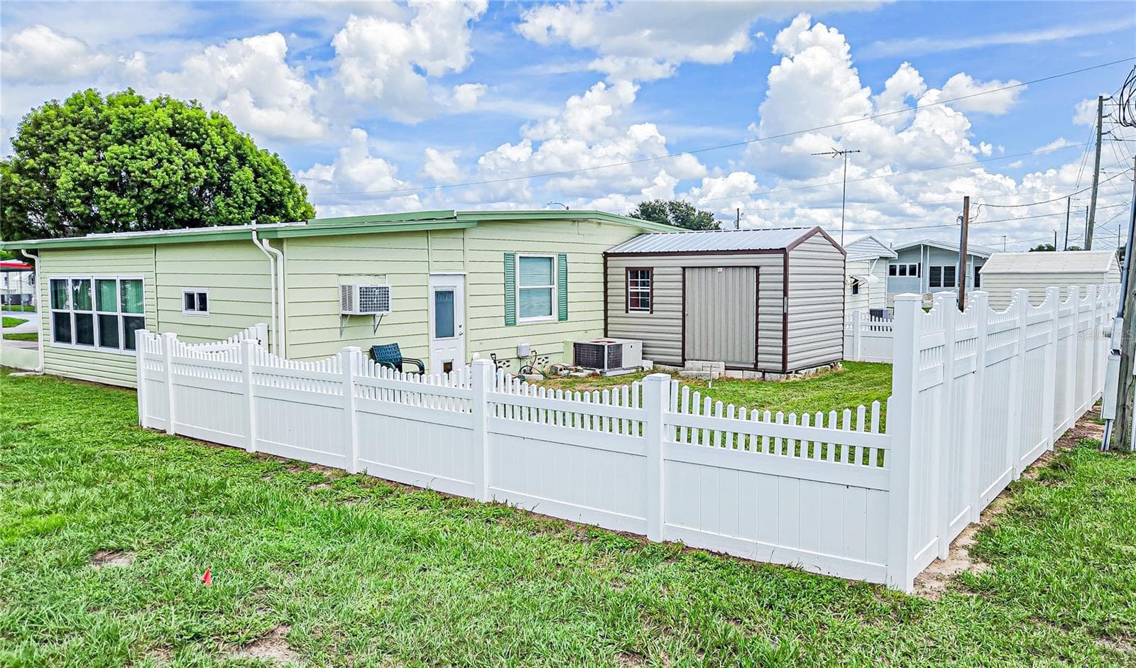 Manufactured Home at 36952 GRACE AVE, ZEPHYRHILLS, photo 9 of 54