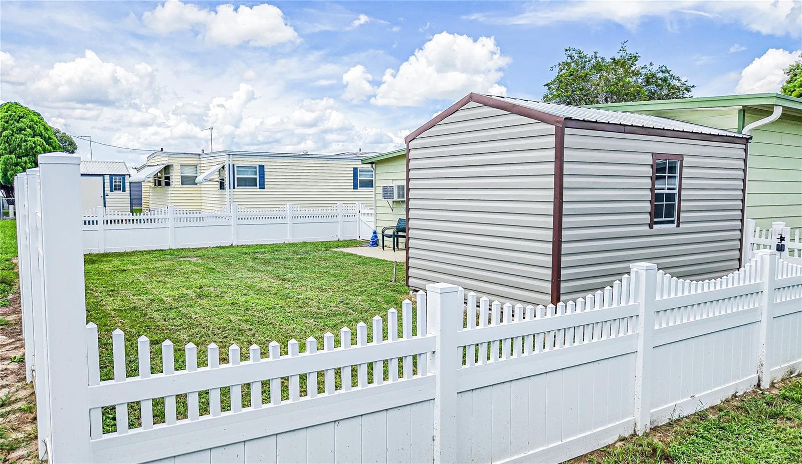 Manufactured Home at 36952 GRACE AVE, ZEPHYRHILLS, photo 11 of 54