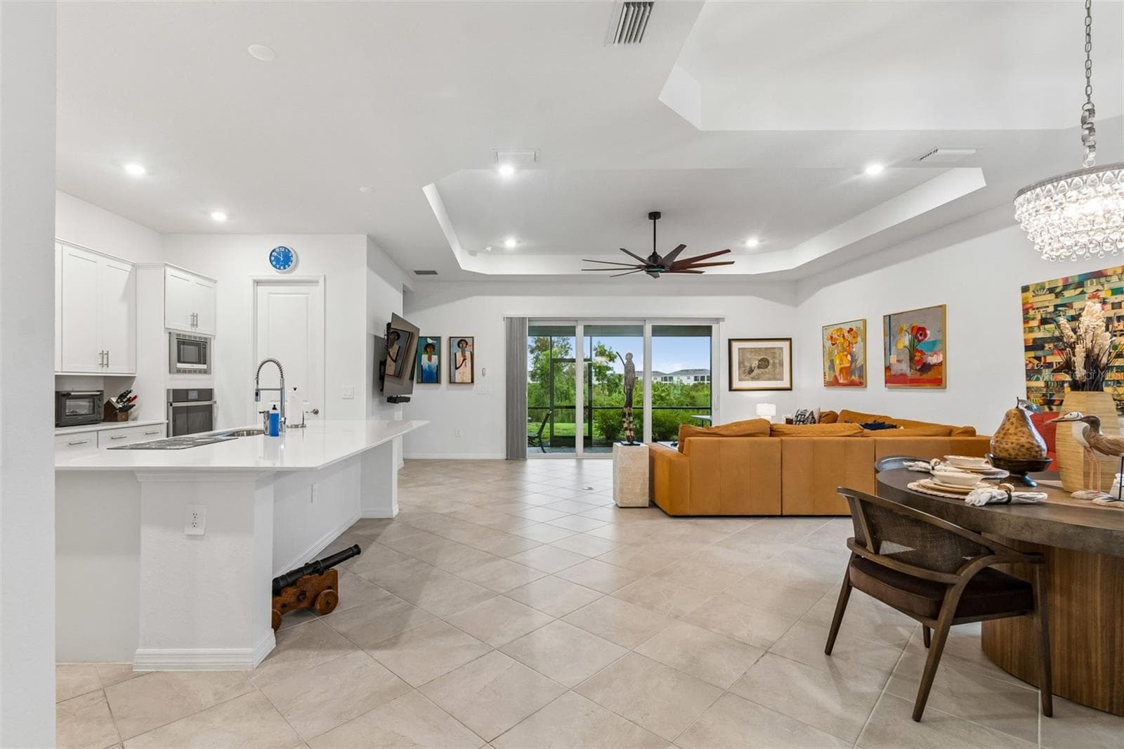 Single Family Residence at 17622 SANTORINI CT, VENICE, photo 5 of 100