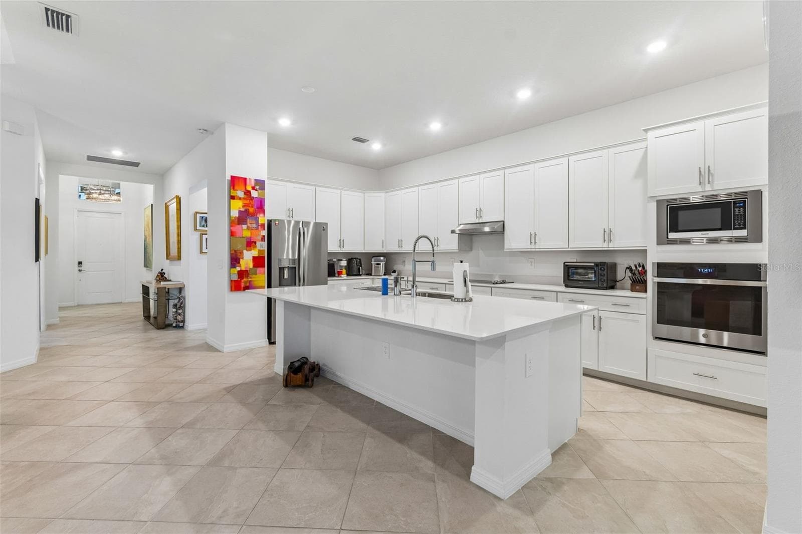 Single Family Residence at 17622 SANTORINI CT, VENICE, photo 9 of 100