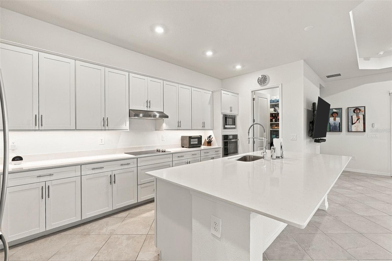 Single Family Residence at 17622 SANTORINI CT, VENICE, photo 11 of 100