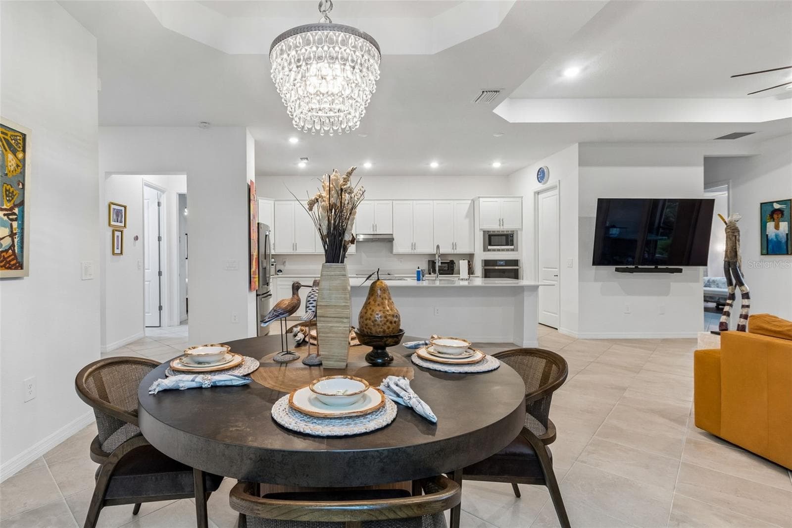 Single Family Residence at 17622 SANTORINI CT, VENICE, photo 16 of 100