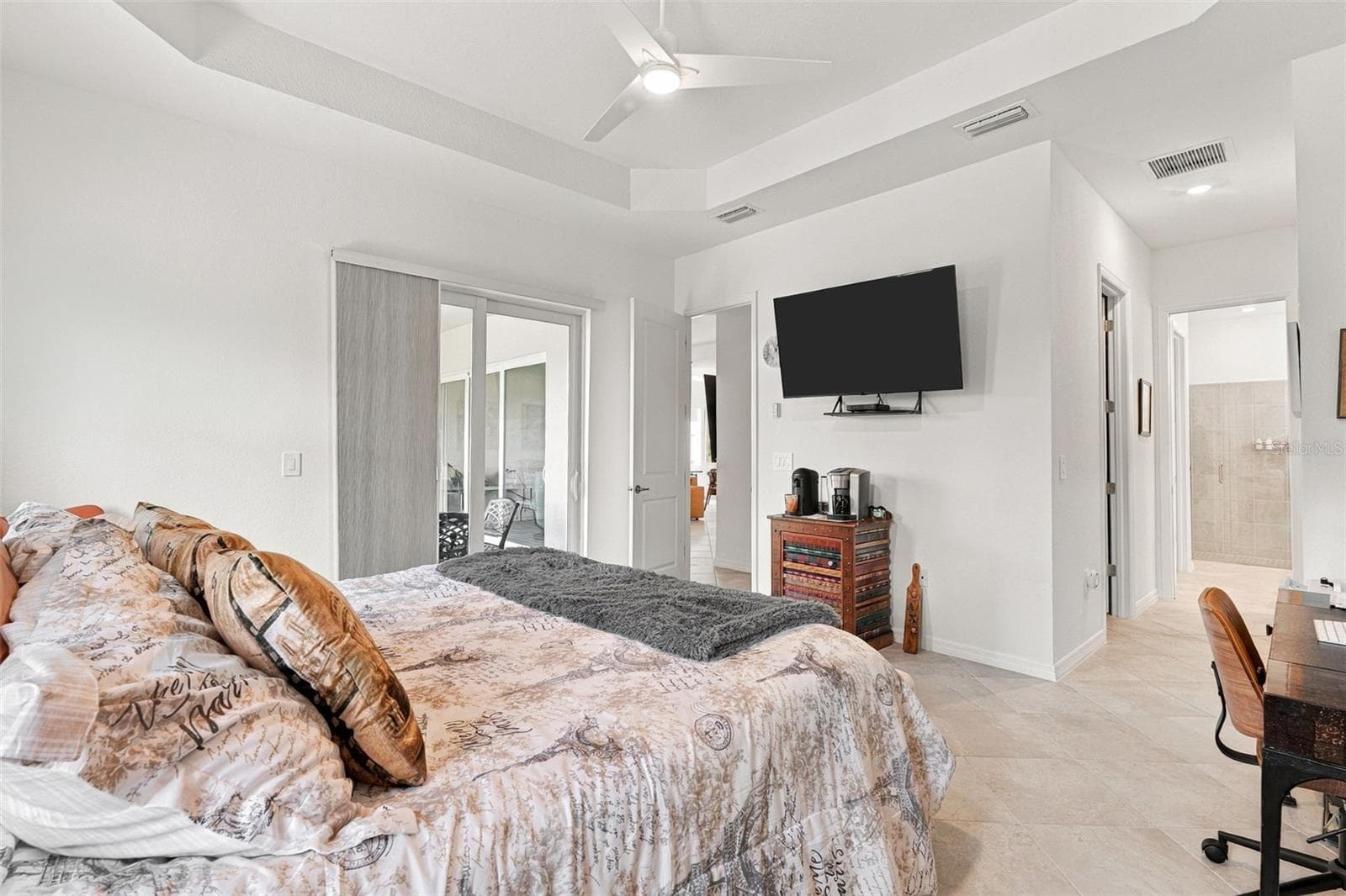Single Family Residence at 17622 SANTORINI CT, VENICE, photo 20 of 100