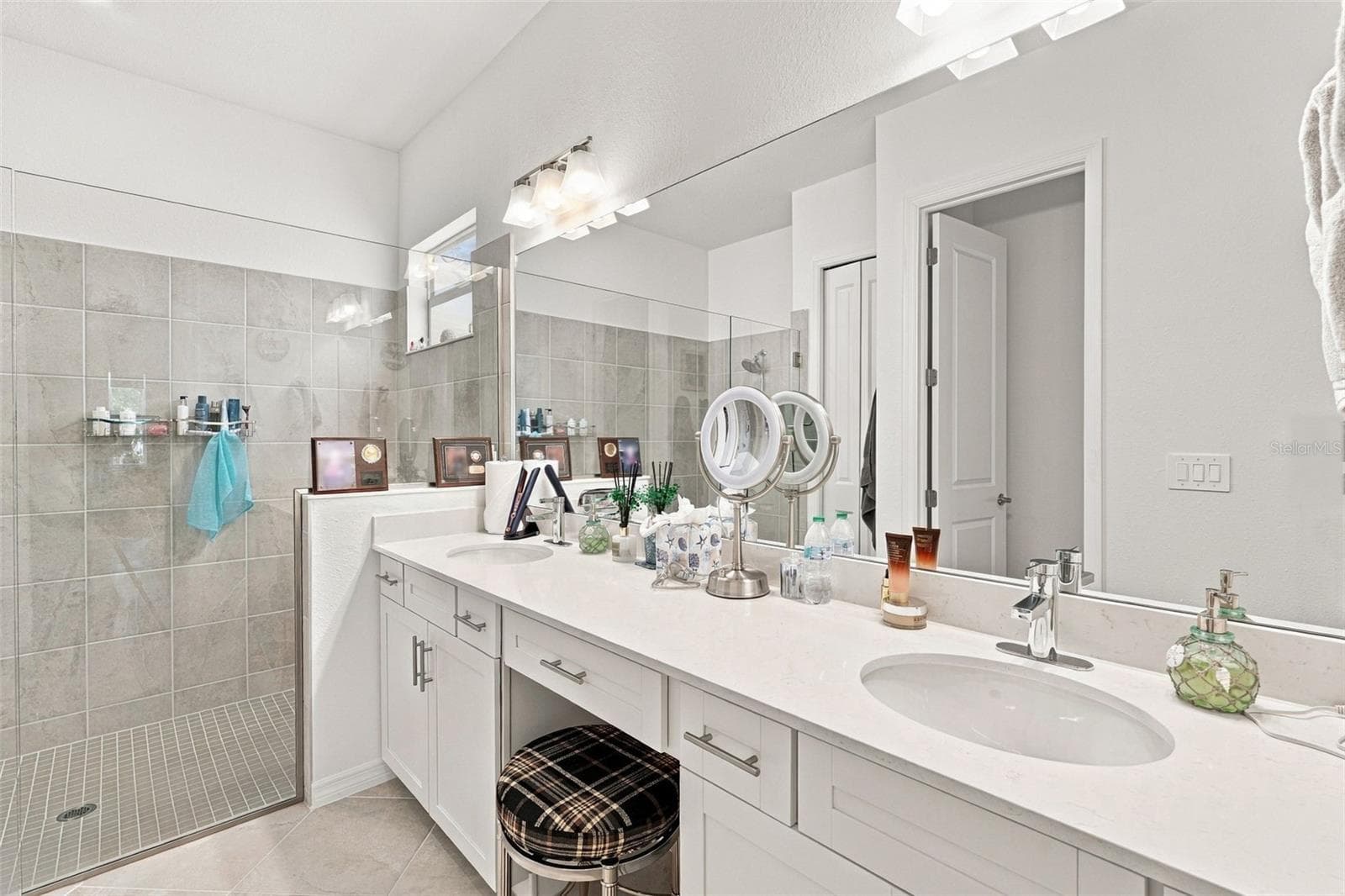 Single Family Residence at 17622 SANTORINI CT, VENICE, photo 22 of 100