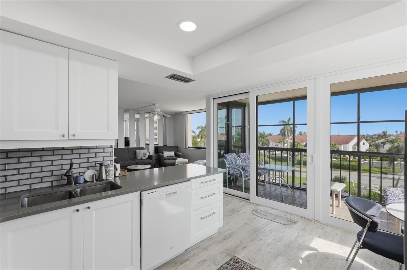 Condominium at 6357 BAHIA DEL MAR BLVD #406, ST PETERSBURG, photo 5 of 30