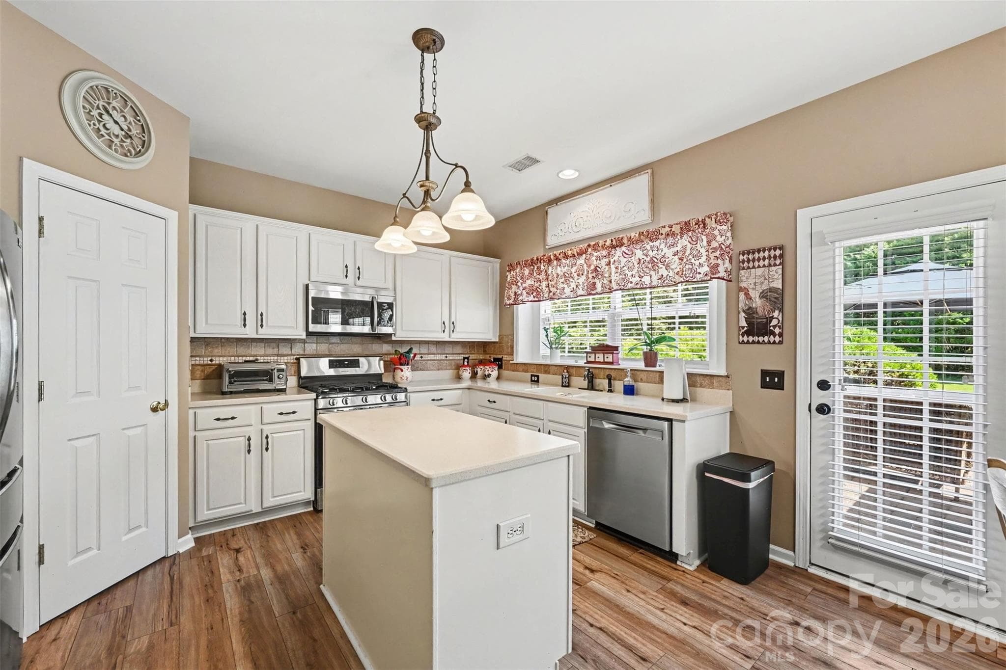 Single Family Residence at 9538 Linden Tree Lane, Charlotte, photo 18 of 44
