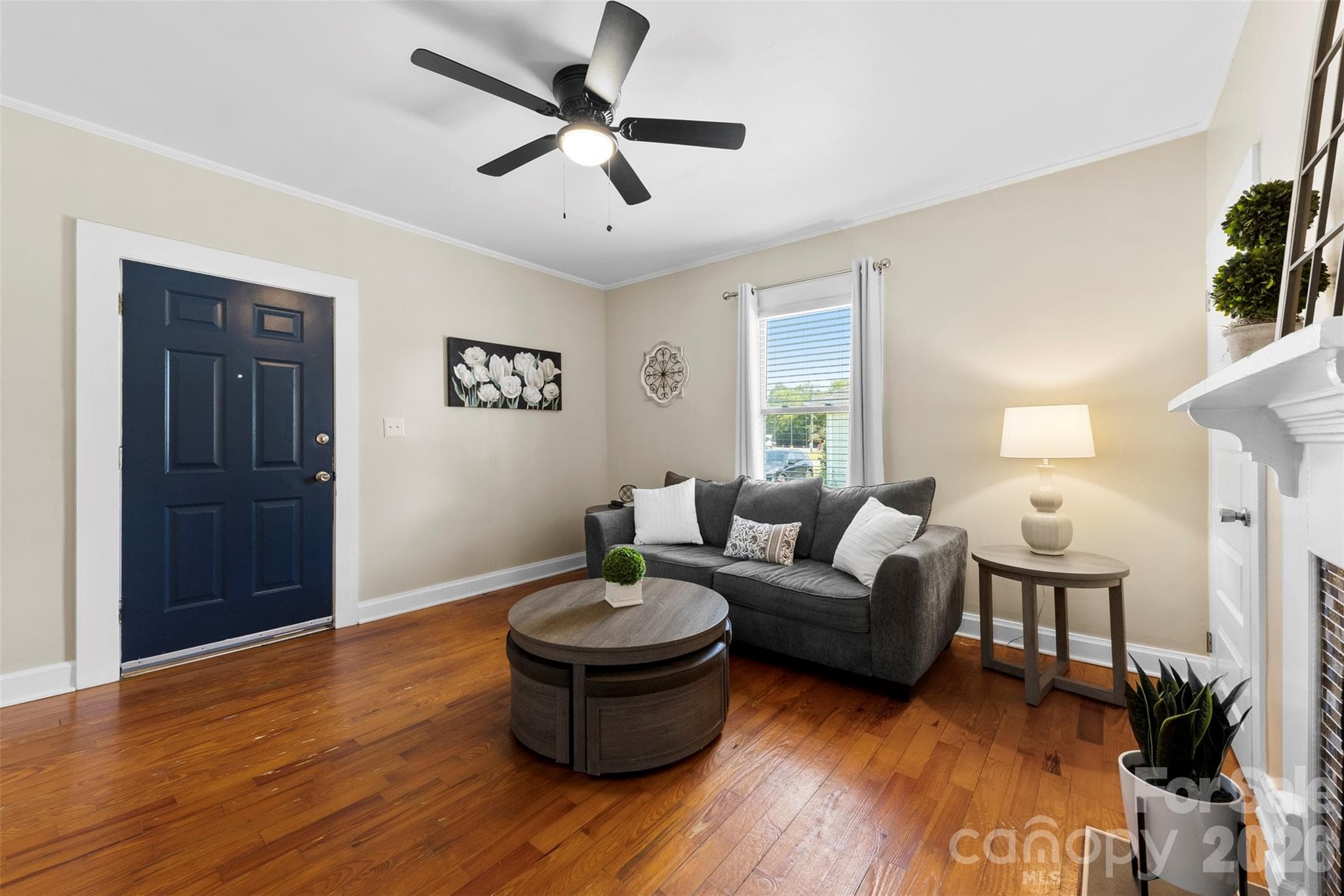 Single Family Residence at 1525 Perfection Avenue, Belmont, photo 4 of 20