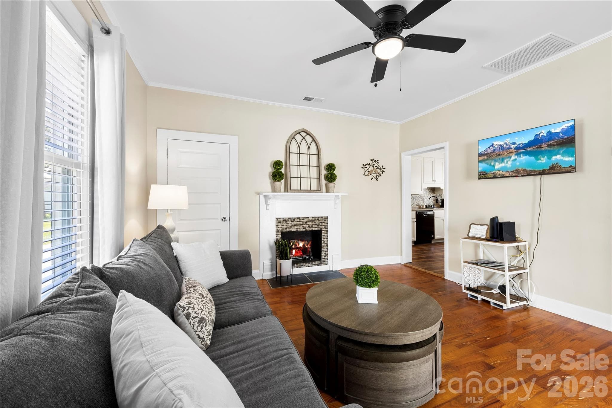 Single Family Residence at 1525 Perfection Avenue, Belmont, photo 5 of 20