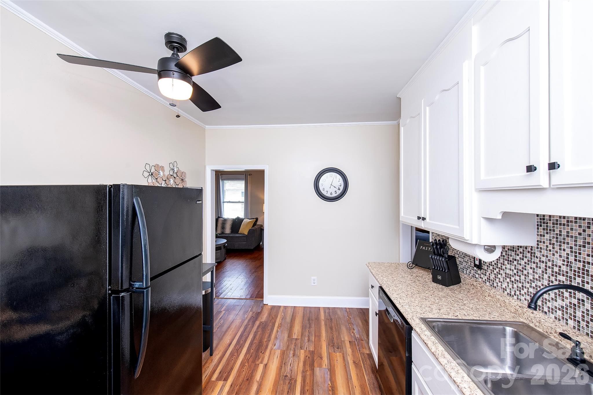 Single Family Residence at 1525 Perfection Avenue, Belmont, photo 6 of 20