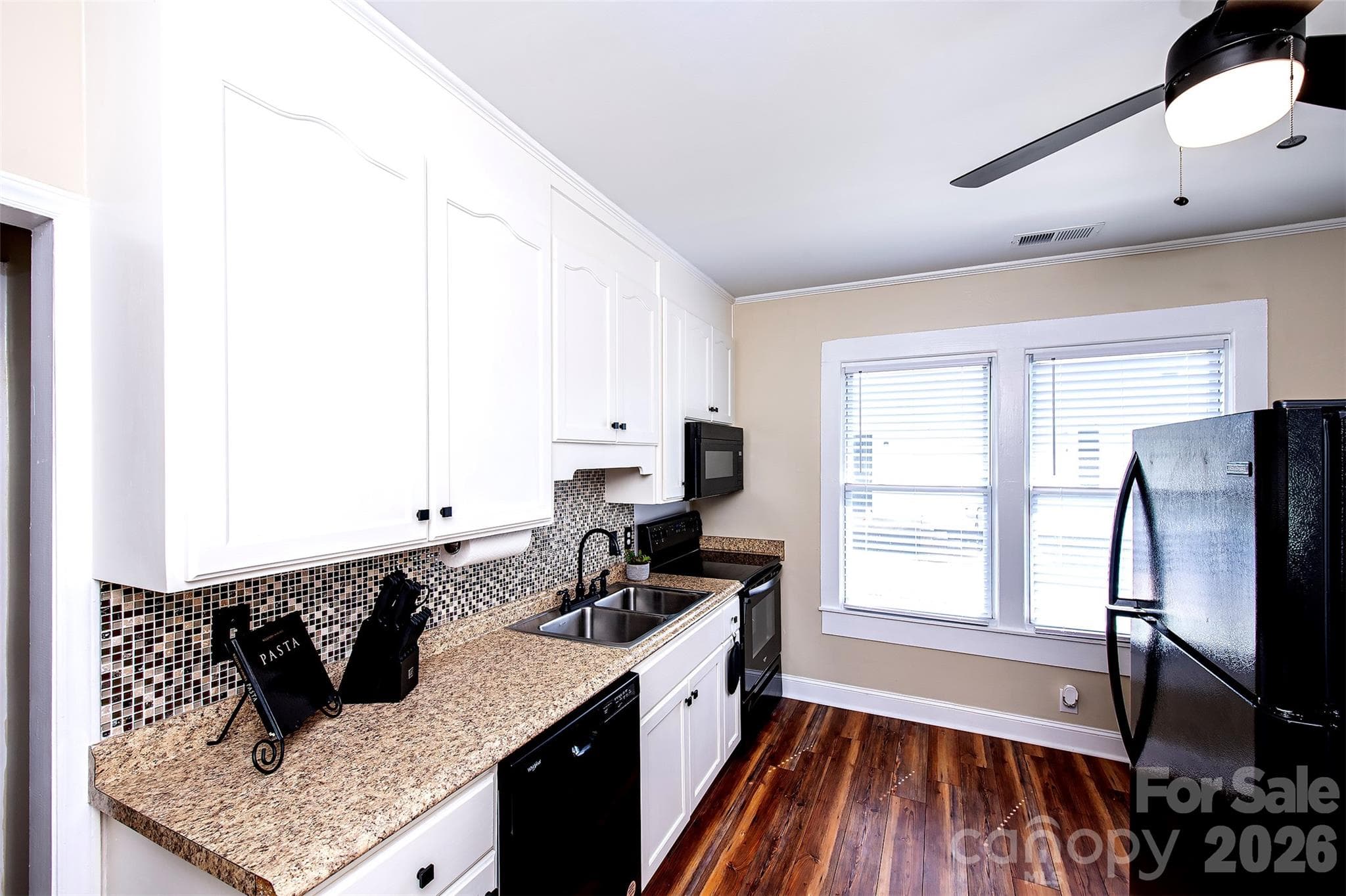 Single Family Residence at 1525 Perfection Avenue, Belmont, photo 7 of 20