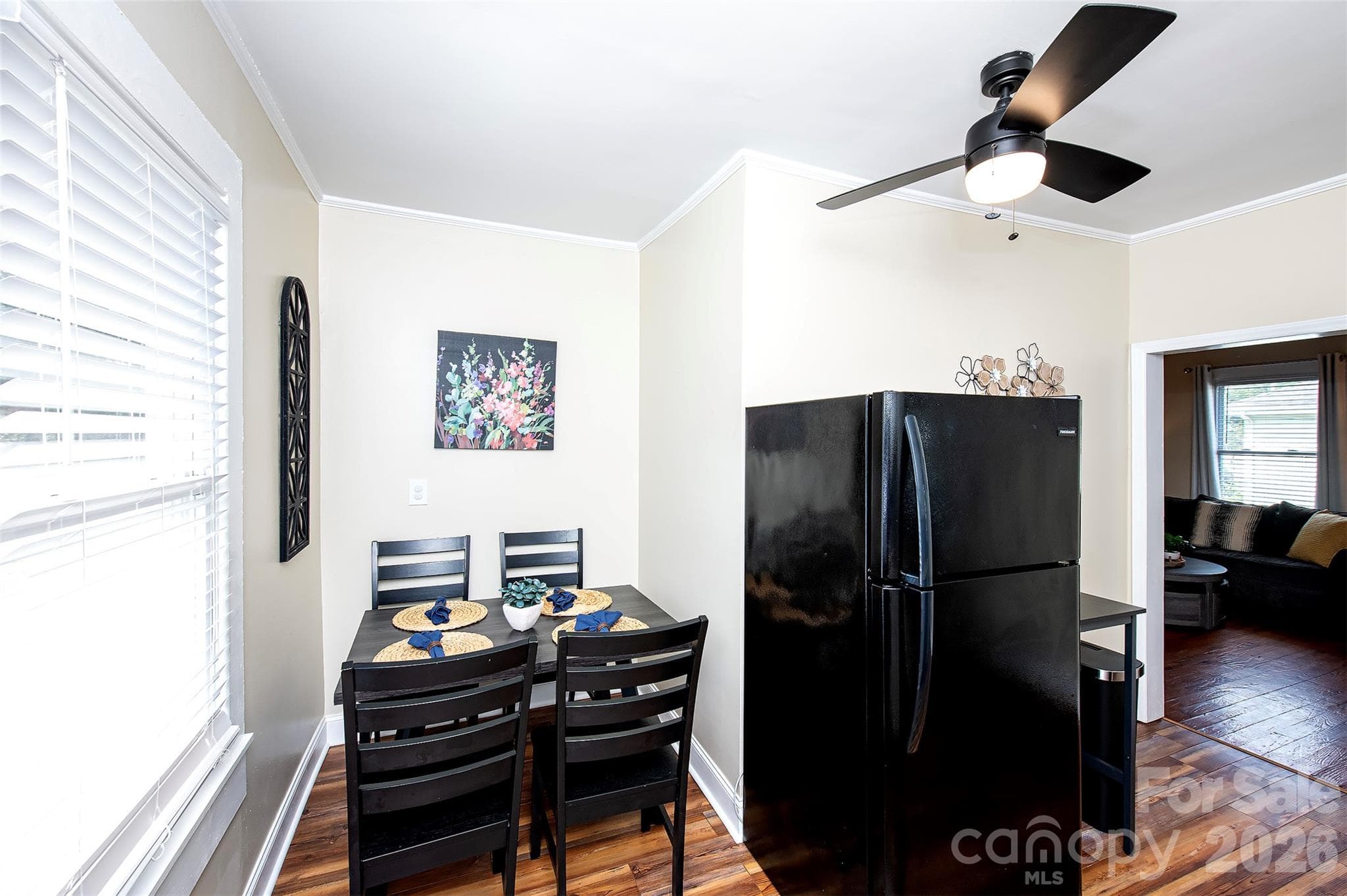 Single Family Residence at 1525 Perfection Avenue, Belmont, photo 9 of 20