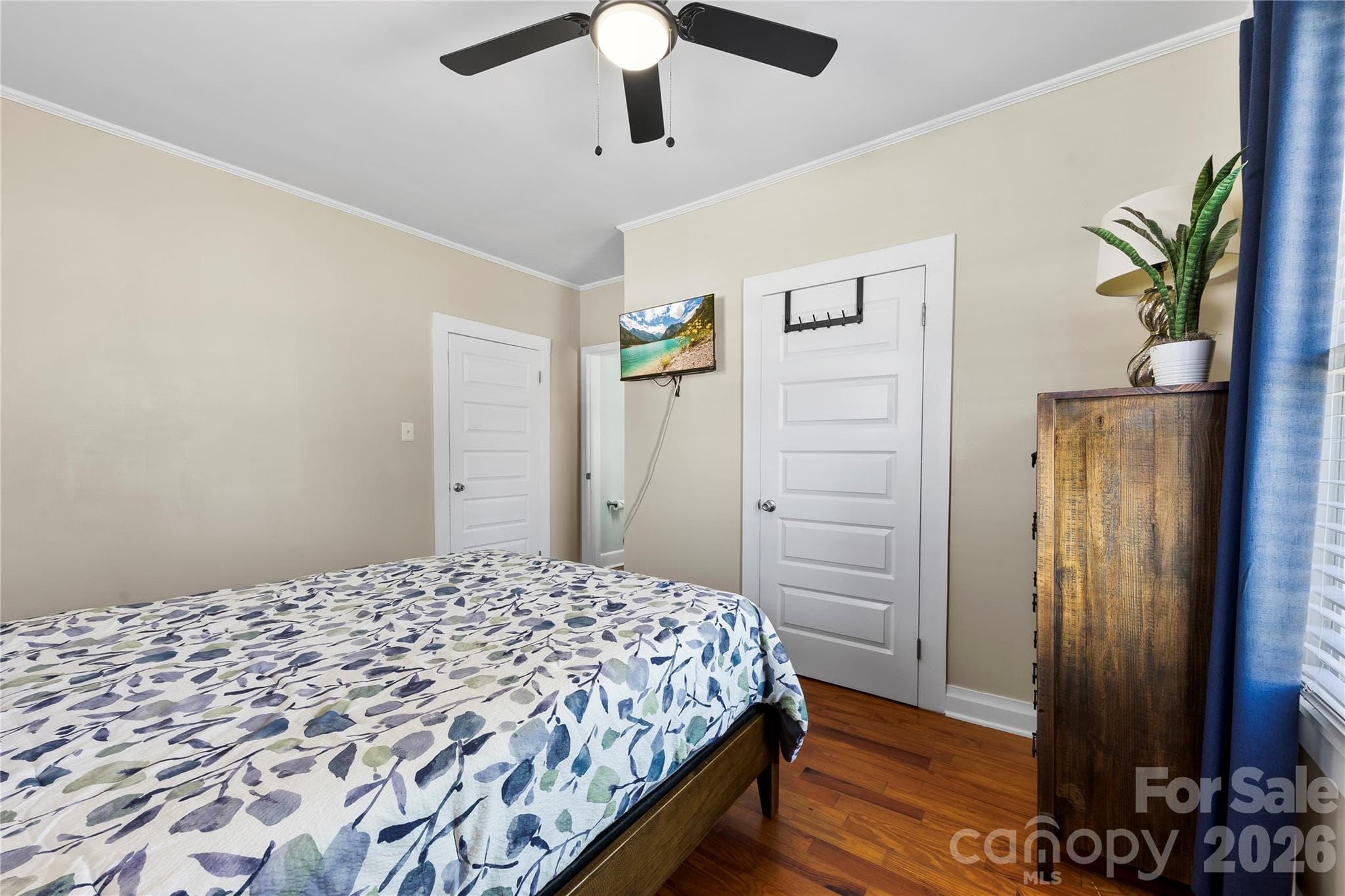 Single Family Residence at 1525 Perfection Avenue, Belmont, photo 11 of 20