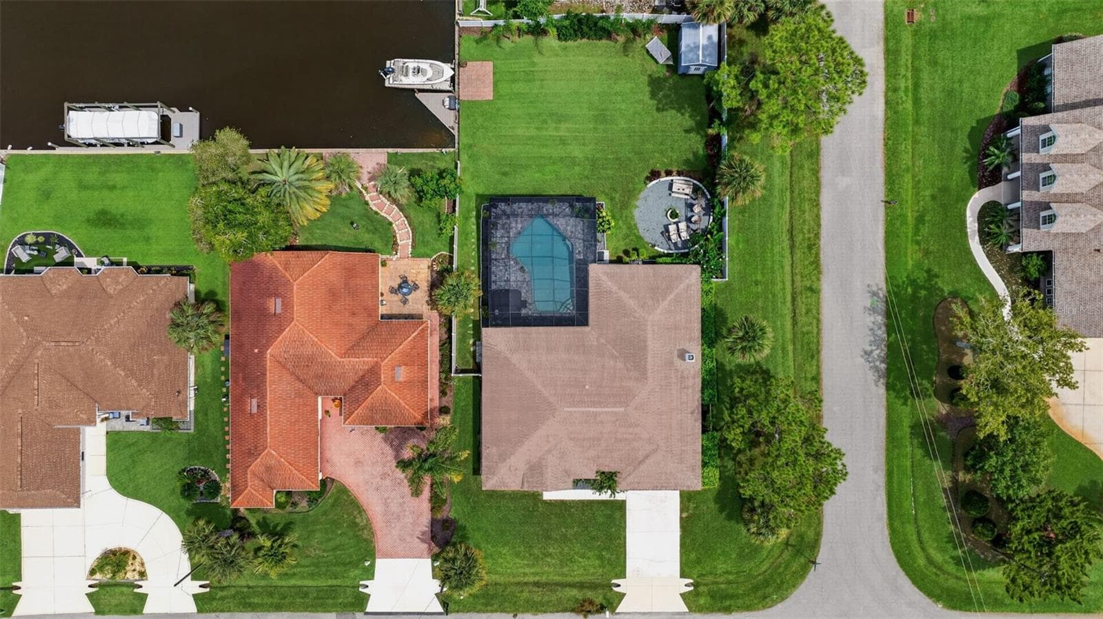 16 CHERRYTREE CT
