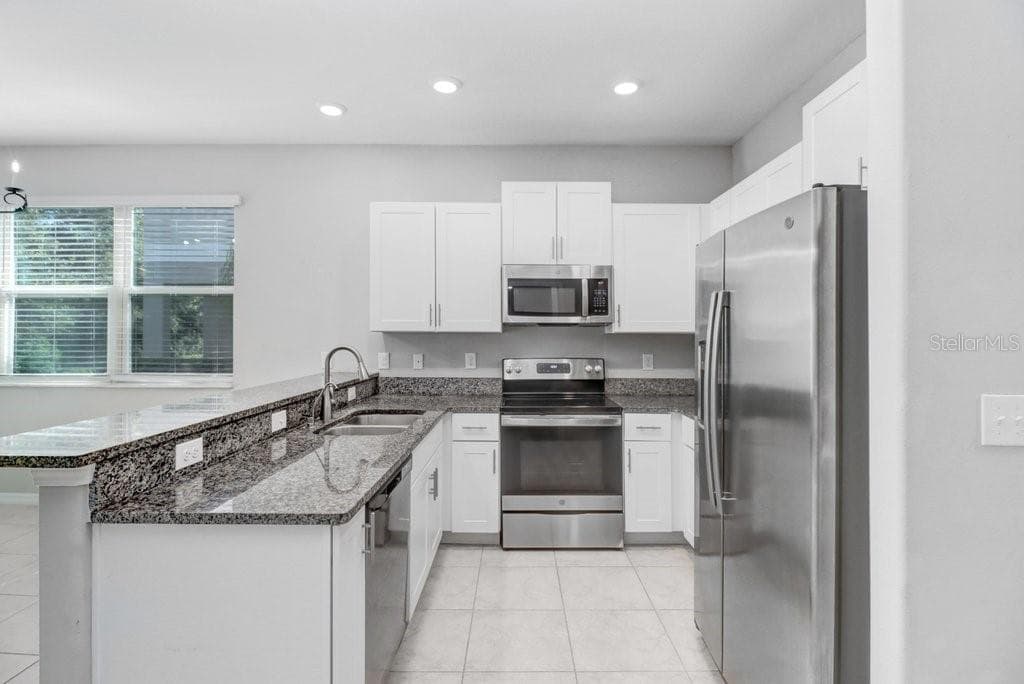 Spotless Kitchen - 9536 PEMBROOKE PINES DR, SUN CITY CENTER