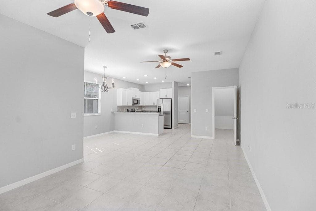 Large Great Room perfect for entertaining and everyday life - 9536 PEMBROOKE PINES DR, SUN CITY CENTER