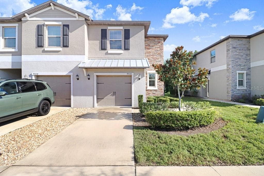 1 Car Garage - 9536 PEMBROOKE PINES DR, SUN CITY CENTER