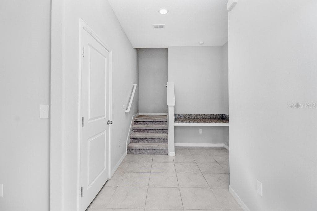 Entry and stairs to 3 Bedrooms and 2 bathroom - 9536 PEMBROOKE PINES DR, SUN CITY CENTER