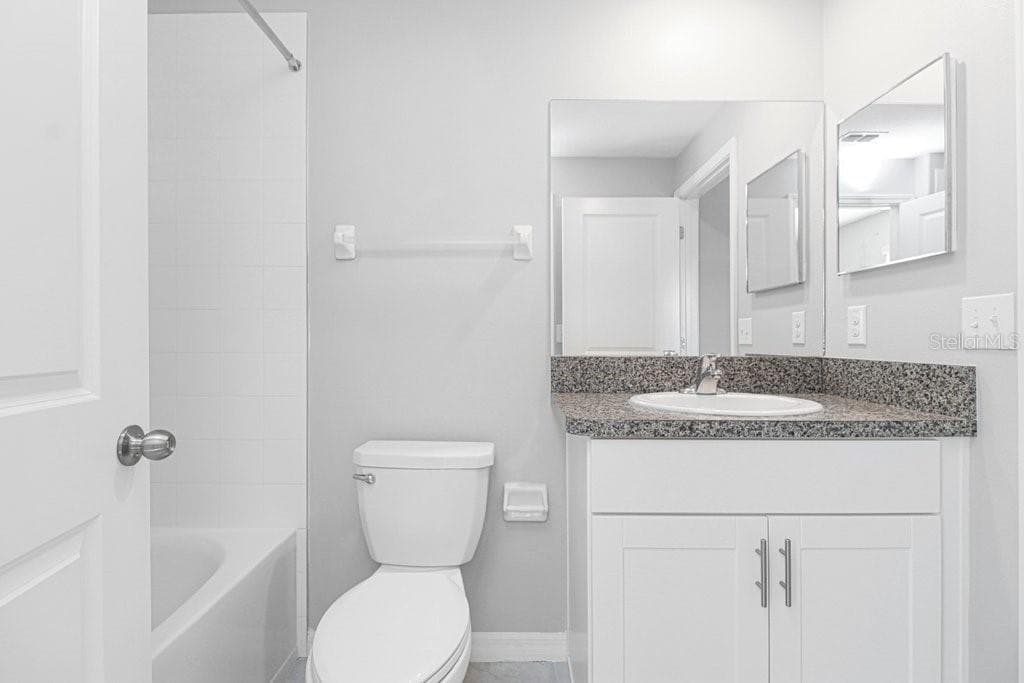 Jack and Jill Bathroom - 9536 PEMBROOKE PINES DR, SUN CITY CENTER