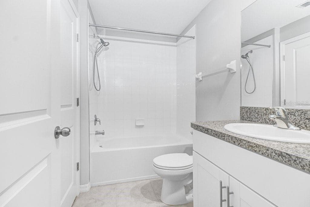 Bathroom upstairs - 9536 PEMBROOKE PINES DR, SUN CITY CENTER