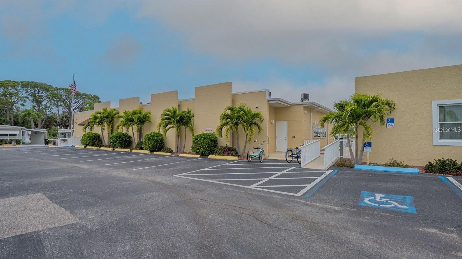 Mobile Home at 210 SOUTHWINDS DR, SARASOTA, photo 12 of 14