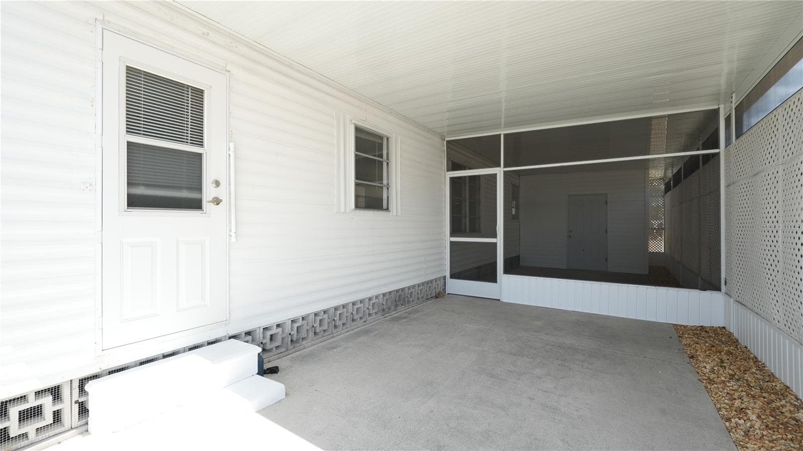 RIGHT Lanai - 251 SOUTHWINDS DR, SARASOTA