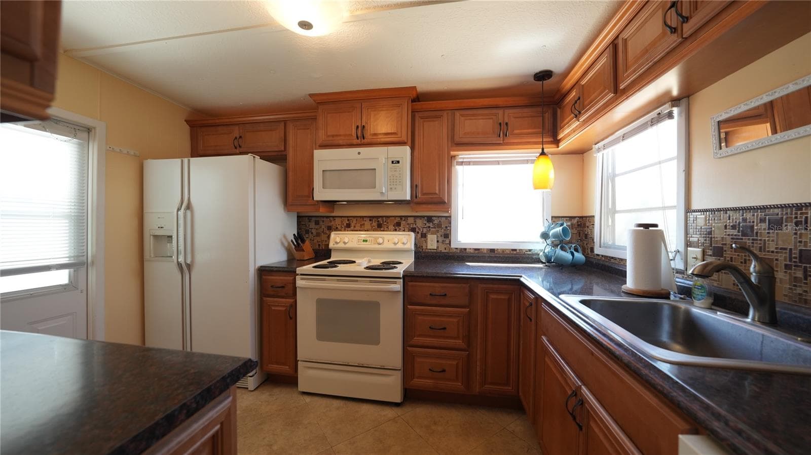 Kitchen - 251 SOUTHWINDS DR, SARASOTA