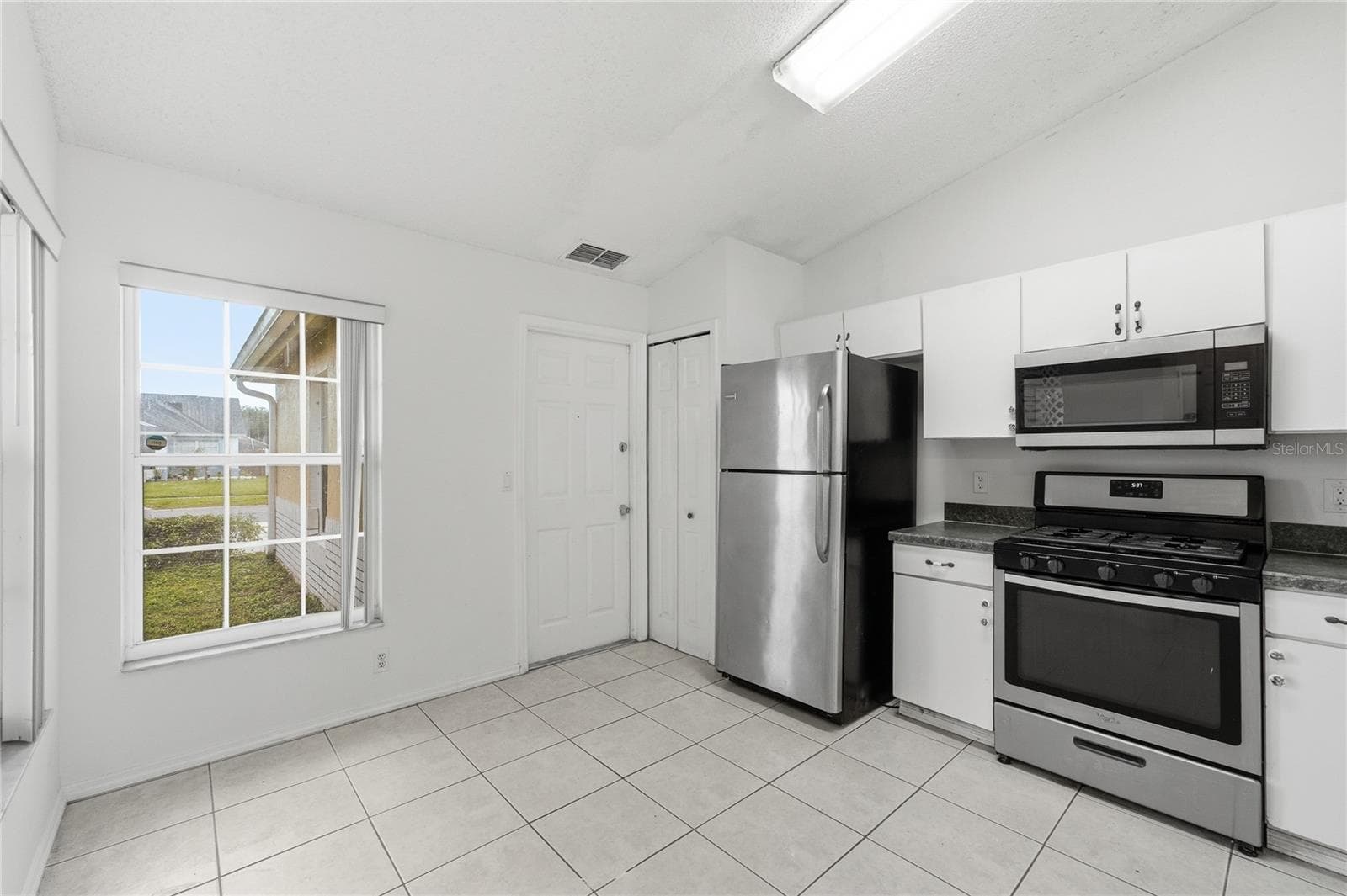 Bring your ideas and make this kitchen your own - 4609 CHEYENNE POINT TRL, KISSIMMEE