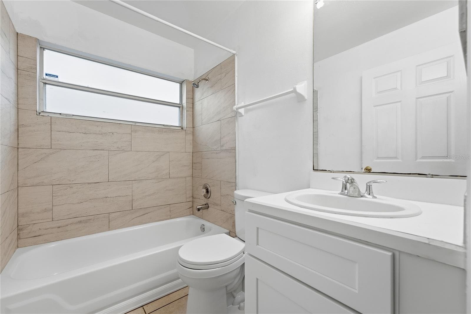 Updated tile surround with opportunity to personalize - 4609 CHEYENNE POINT TRL, KISSIMMEE