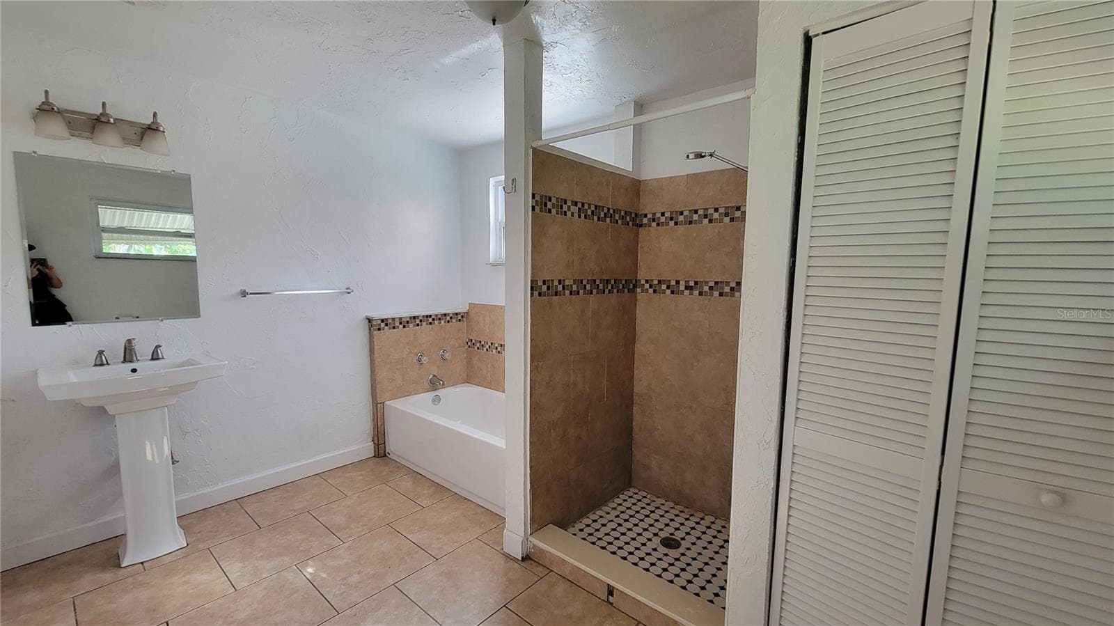 Single Family Residence at 4200 2ND AVE N, ST PETERSBURG, photo 5 of 17