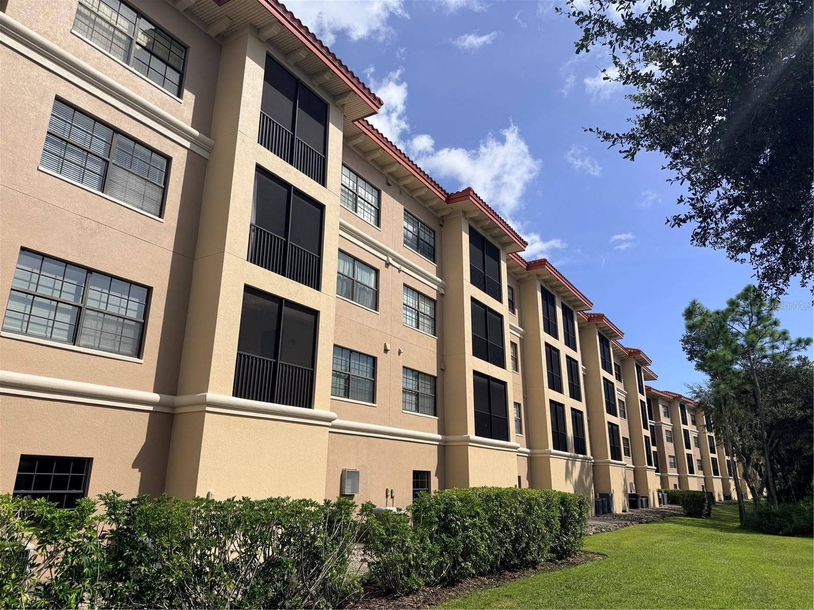 Condominium at 7702 LAKE VISTA CT #303, LAKEWOOD RANCH, photo 5 of 49