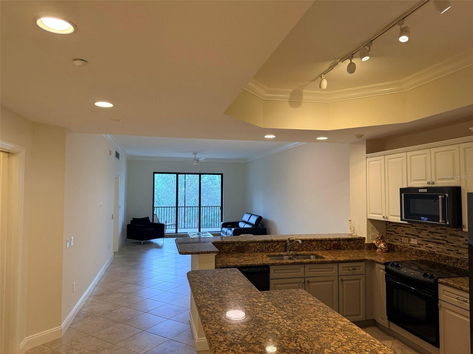 Condominium at 7702 LAKE VISTA CT #303, LAKEWOOD RANCH, photo 10 of 49