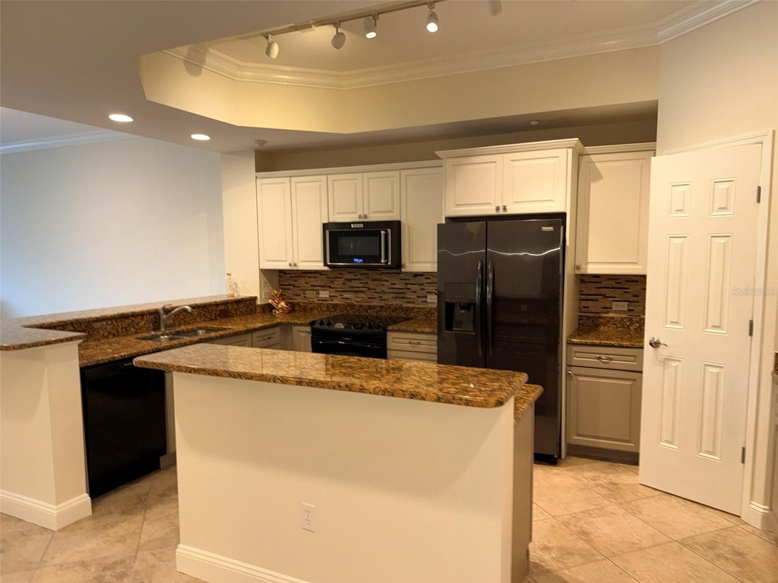 Condominium at 7702 LAKE VISTA CT #303, LAKEWOOD RANCH, photo 11 of 49