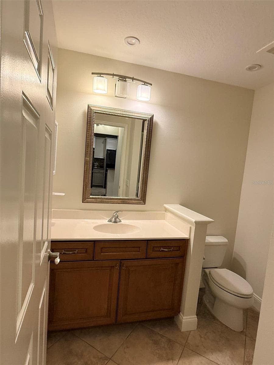 Condominium at 7702 LAKE VISTA CT #303, LAKEWOOD RANCH, photo 23 of 49