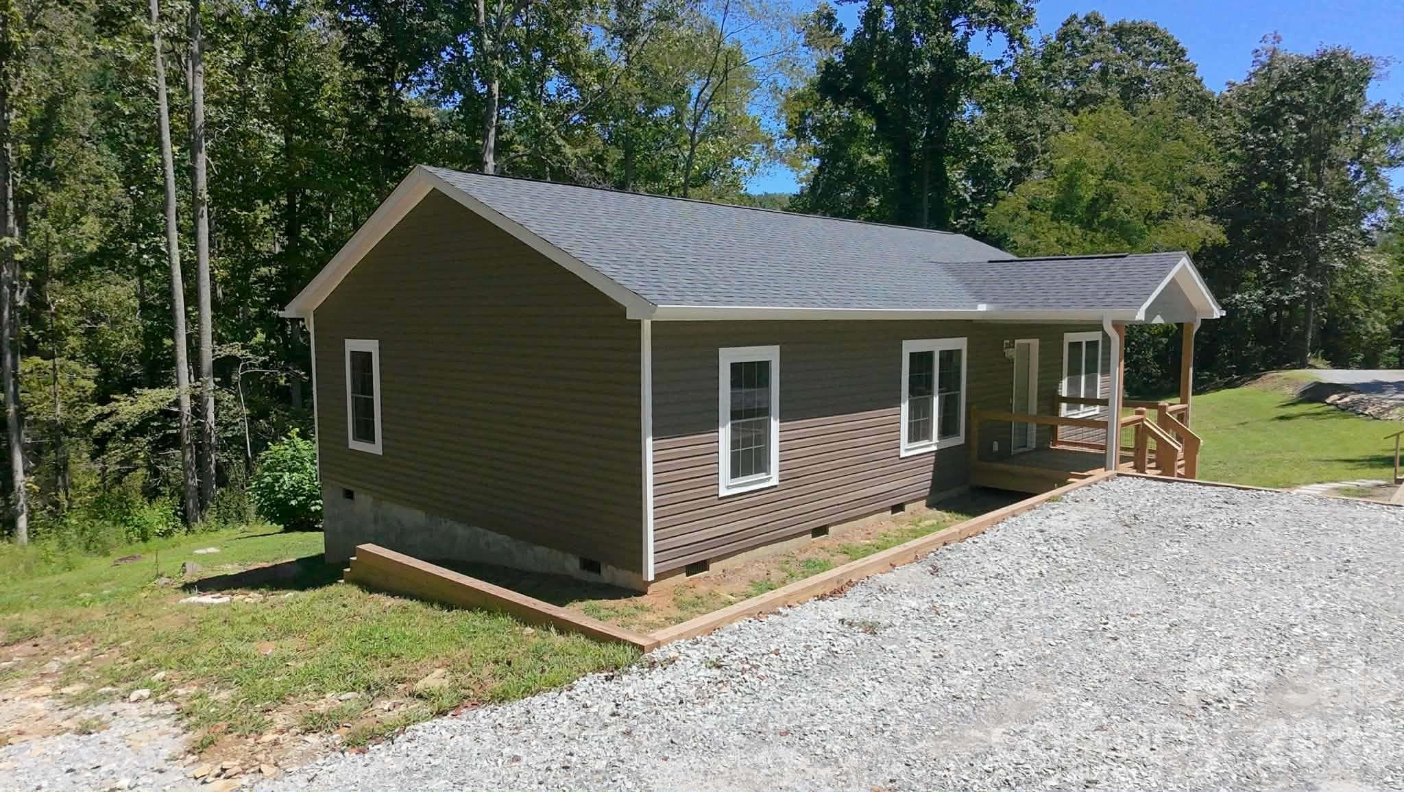 Single Family Residence at Hendersonville, photo 3 of 28