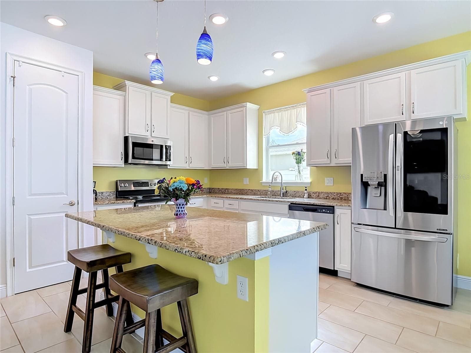 Kitchen island with electrical outlets on each side - 1611 LADY FERN TRL, DELAND