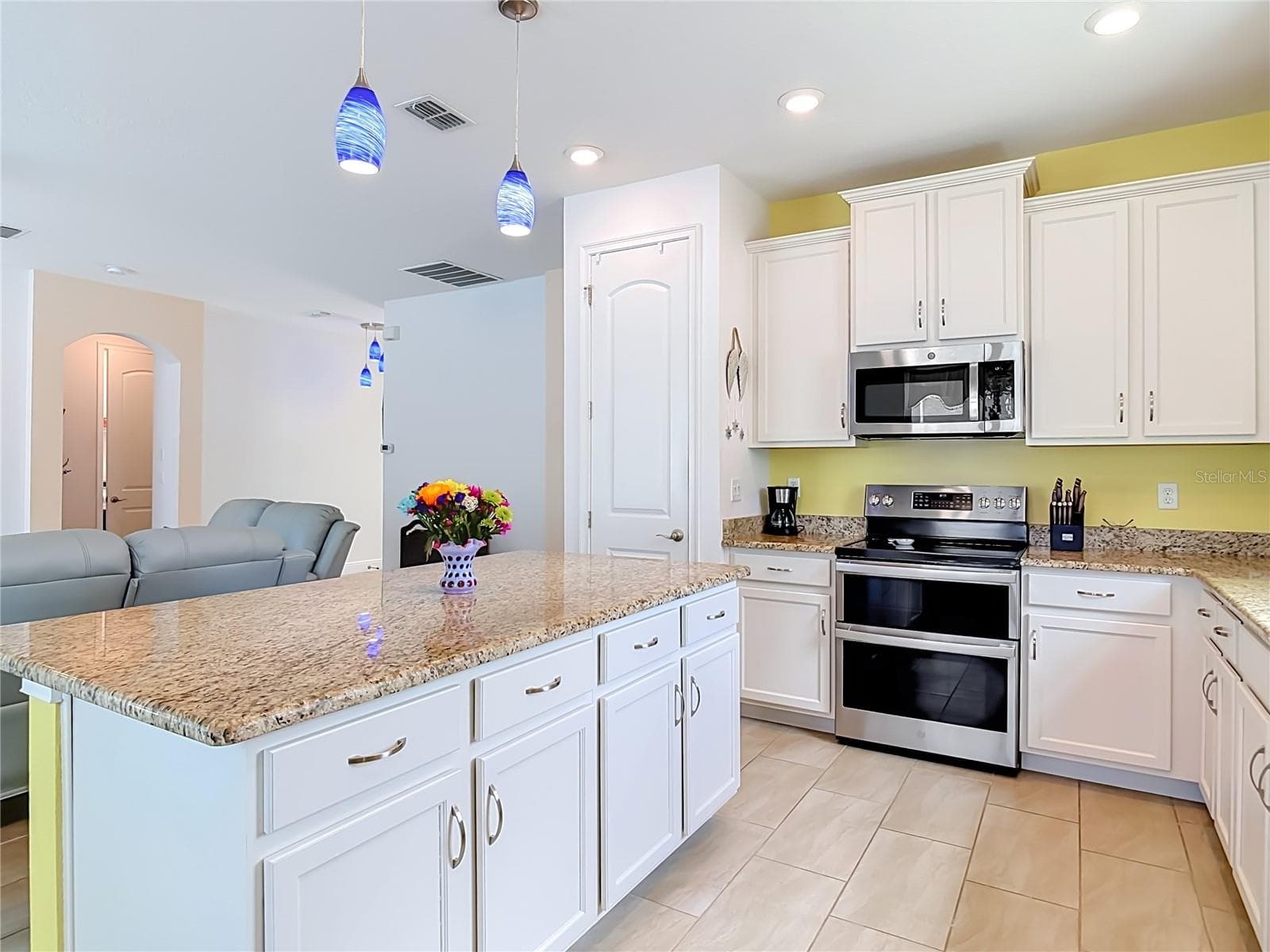 Island and double oven with air fryer in bottom oven - 1611 LADY FERN TRL, DELAND