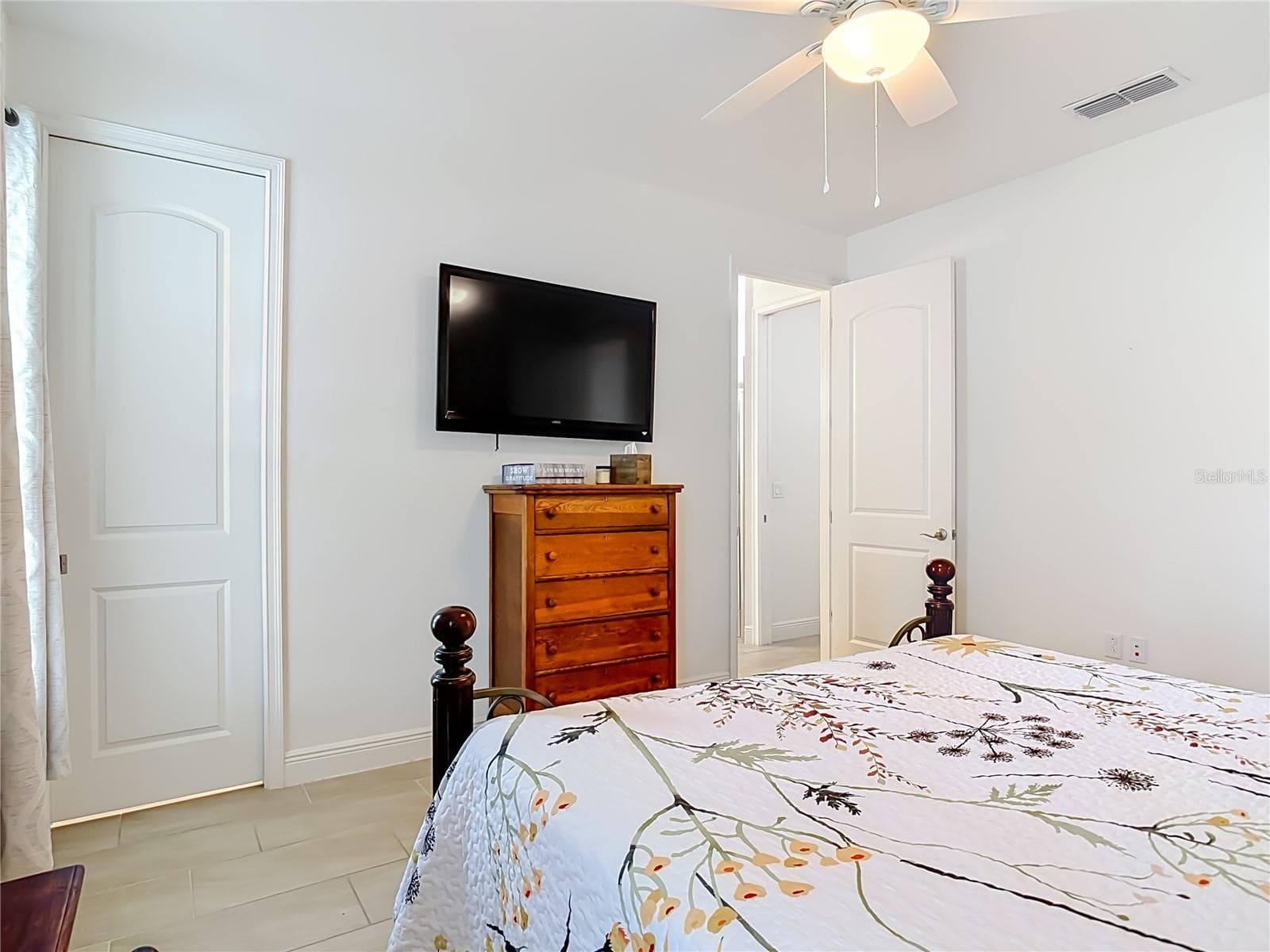Extra pocket door to closet - 1611 LADY FERN TRL, DELAND