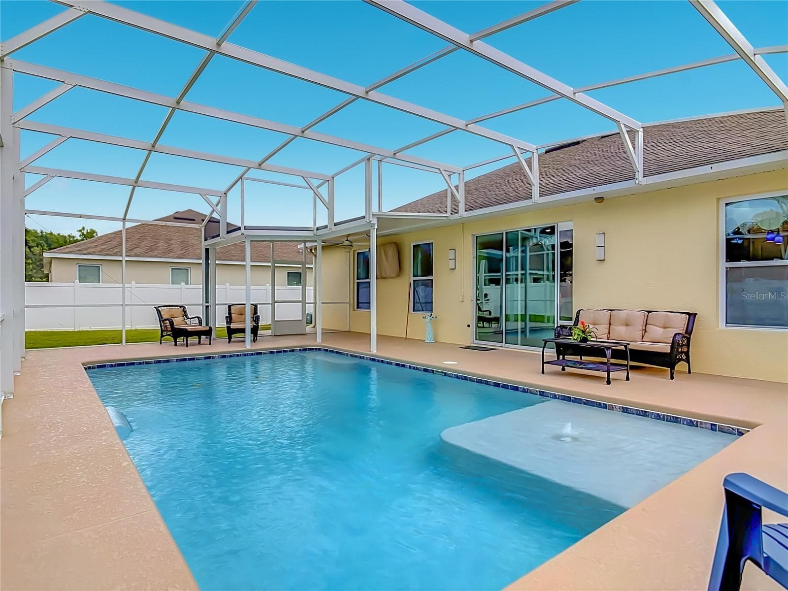 Beautiful bubbler on sun shelf in pool - 1611 LADY FERN TRL, DELAND