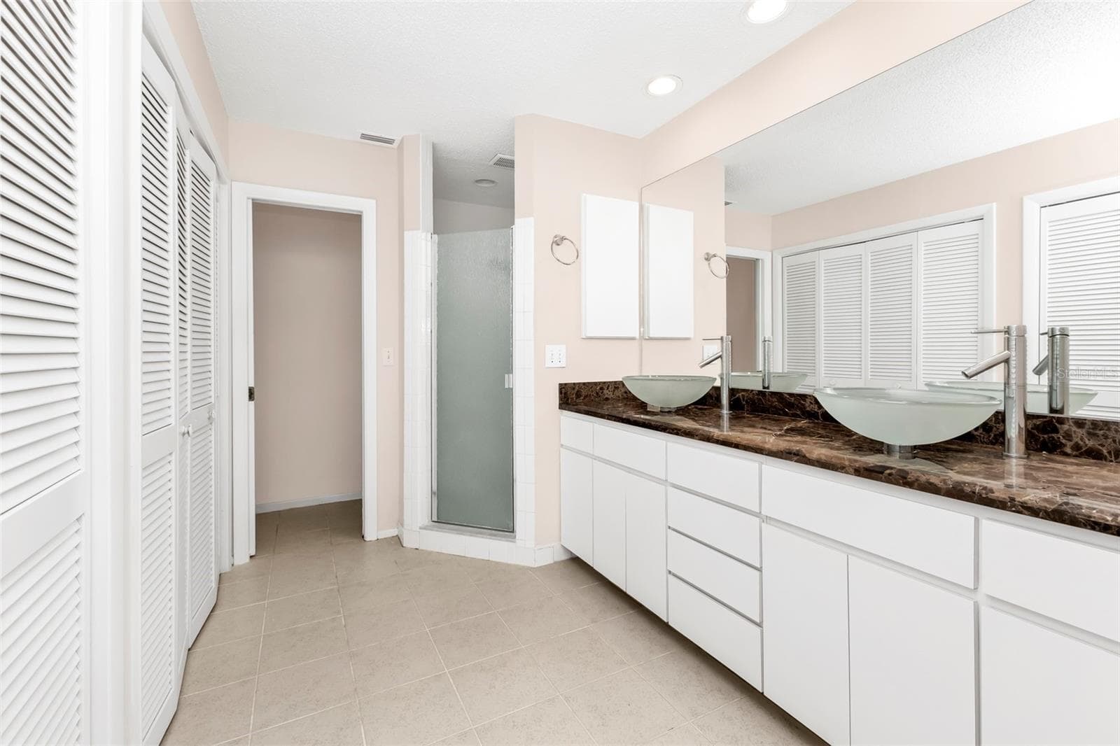 Master bath, glass bowl sinks - 26212 MADRAS CT, PUNTA GORDA