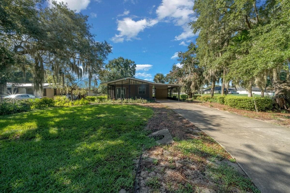 Manufactured Home at 15346 CARROLLS CT, TAVARES, photo 2 of 47