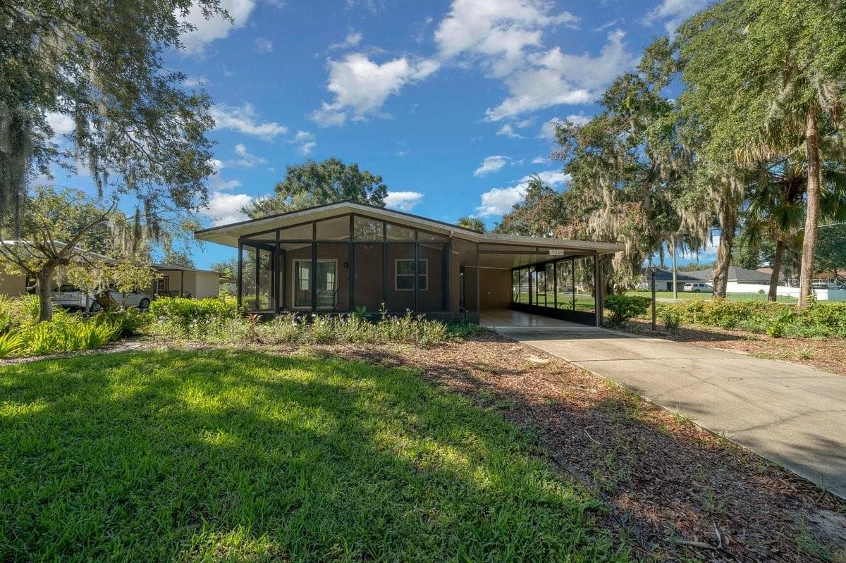Manufactured Home at 15346 CARROLLS CT, TAVARES, photo 4 of 47