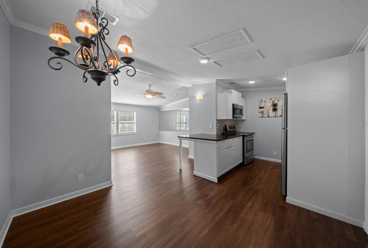 Manufactured Home at 15346 CARROLLS CT, TAVARES, photo 6 of 47