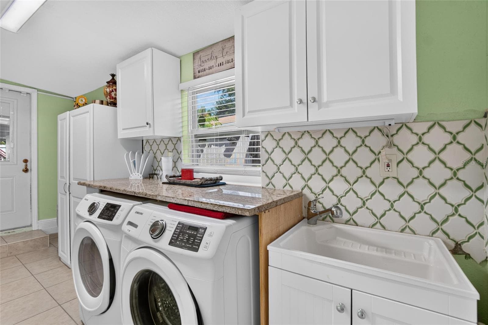 Laundry Area with Utility Sink - 1727 WAIKIKI WAY, TAMPA