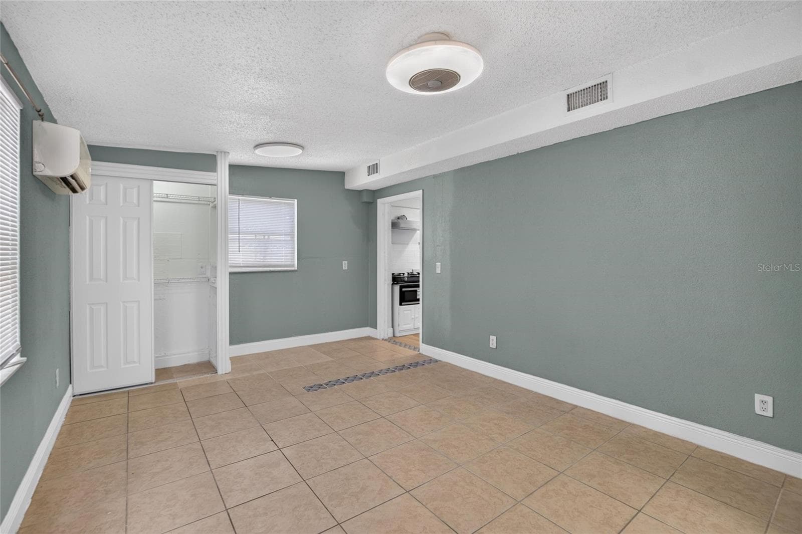 One Bedroom Apartment - 1727 WAIKIKI WAY, TAMPA
