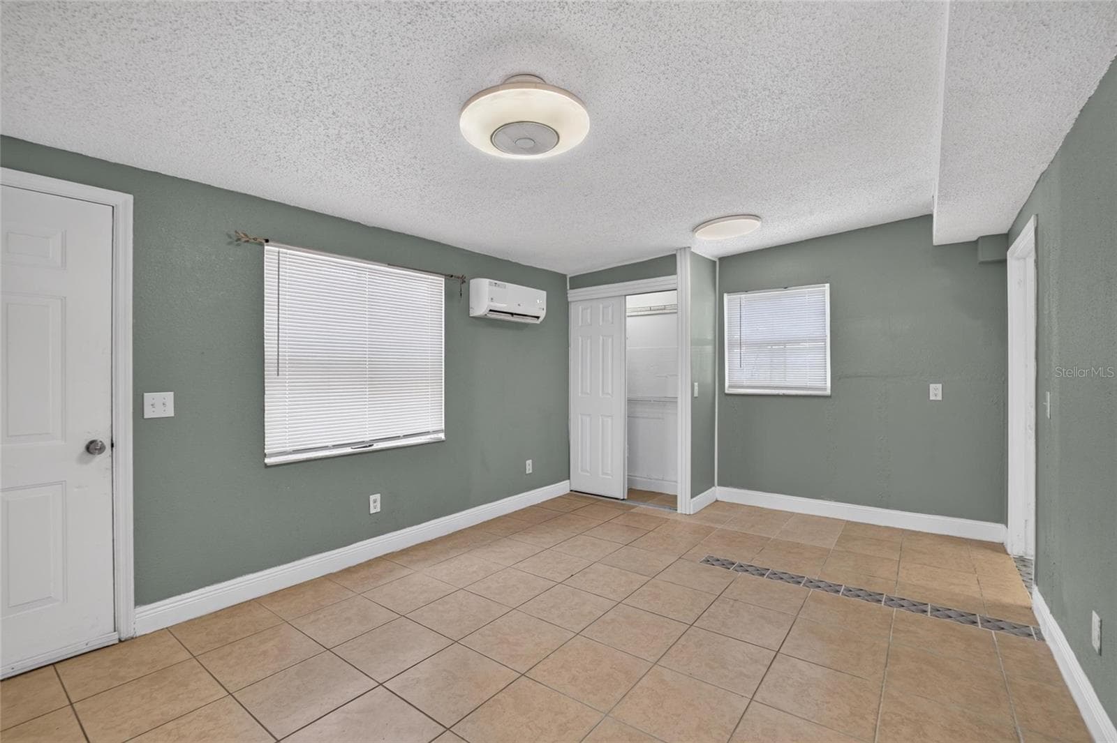 One Bedroom Apartment - 1727 WAIKIKI WAY, TAMPA